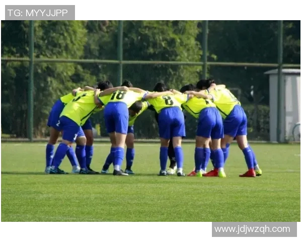 在河中练足球的乐趣与挑战探索青少年体育新方式