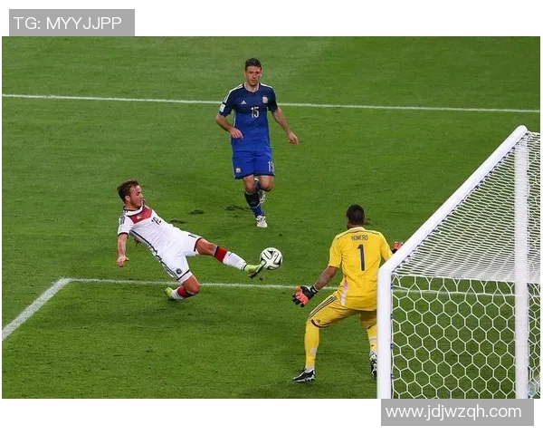 足球博古特:从篮球巨星到绿茵场上的传奇转型之路 足球博古特:从篮球巨星到绿茵场上的传奇转型之路