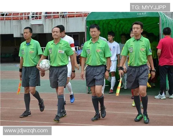 足球罗宇的成长之路从小球场到国际舞台的奋斗故事