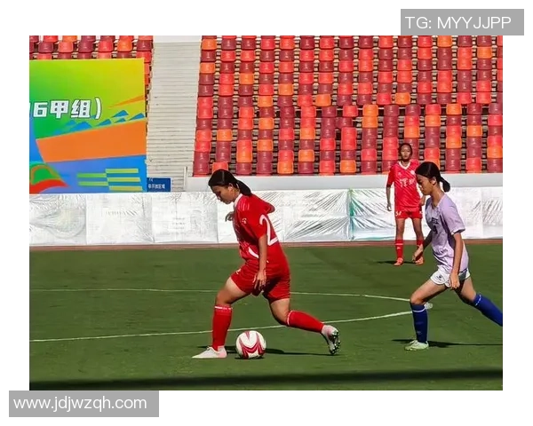 踢足球的乐趣与技巧探讨以及对青少年成长的积极影响 踢足球的乐趣与技巧探讨以及对青少年成长的积极影响